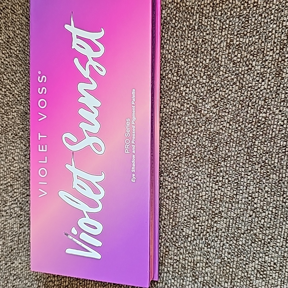 Violet Voss eyeshadow pallette
